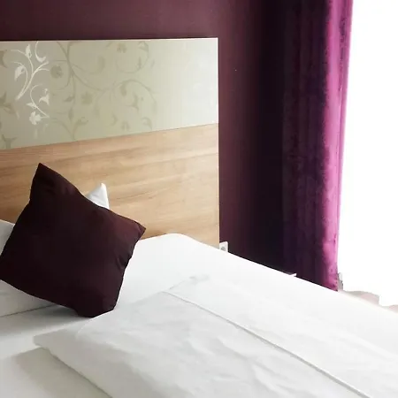 מלון Parkhotel 3*